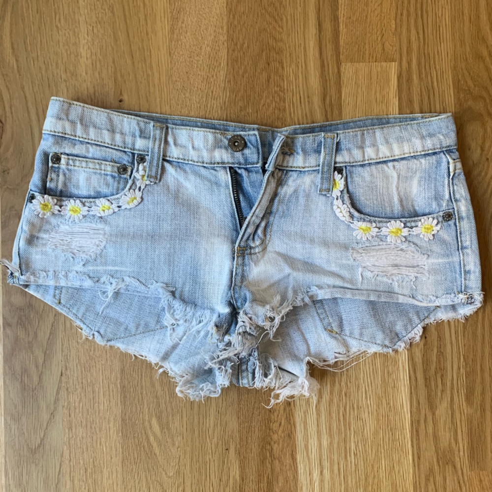 Carmar Daisy Shorts